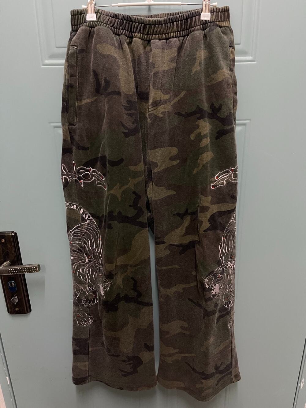 Vintage Wash Rhinestone Tiger Embroidery Camouflage Baggy Wideleg Sweatpants